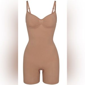 Skims Sculpting Bodysuit Mid Thigh With Open Gusset Sz S/M Sienna